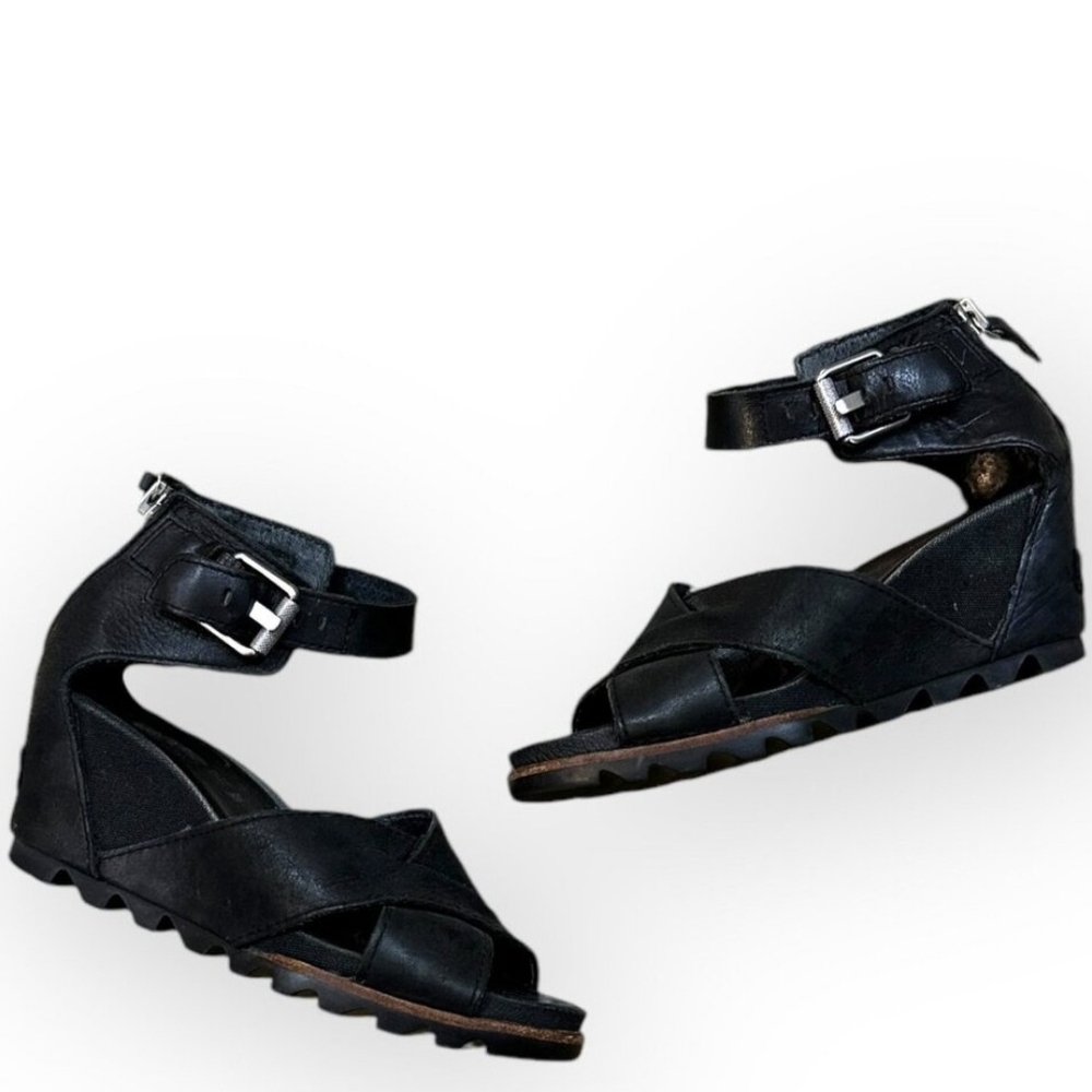 Sorel Women's Joanie II Sandals in Black Leather Buckle - Picture 3 of 6